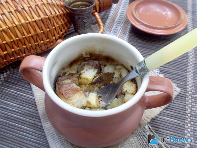 Готовая баранина с картошкой в духовке