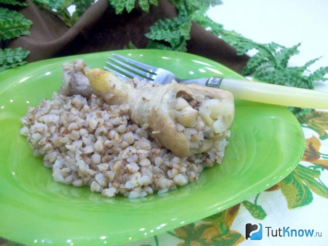 Готовая гречневая каша с куриной голенью