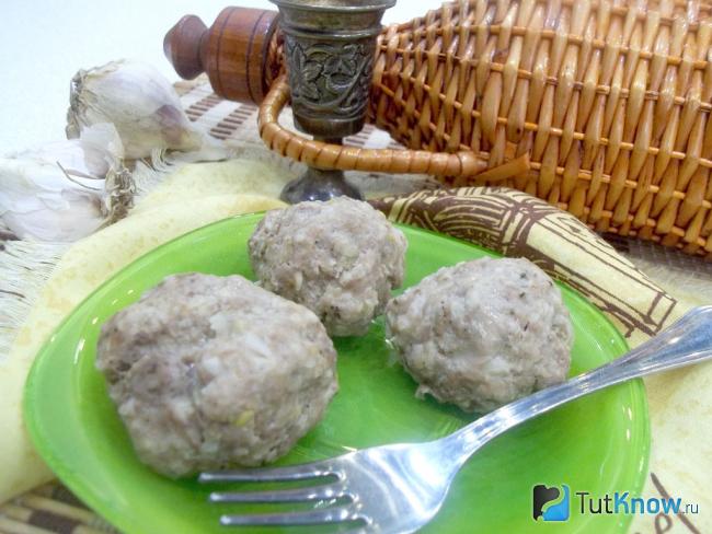 Готовые паровые котлеты из свинины с манкой