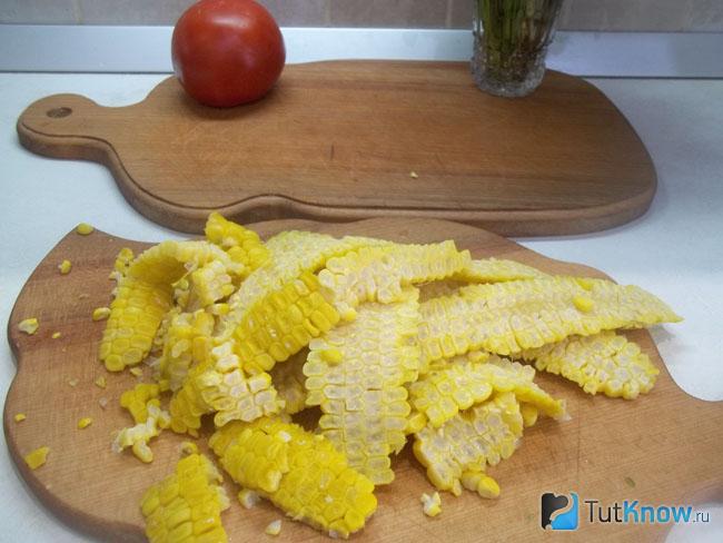 Кукуруза отварена и с початка срезаны зерна