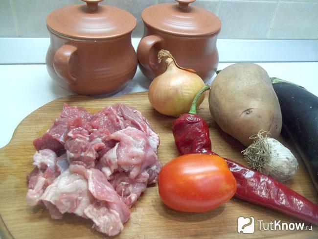 Мясо нарезано кусочками