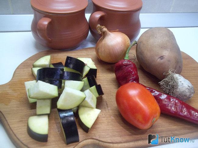 Баклажаны нарезаны кубиками