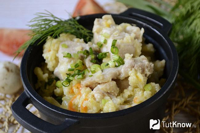 Пшенная каша с курицей готова к употреблению
