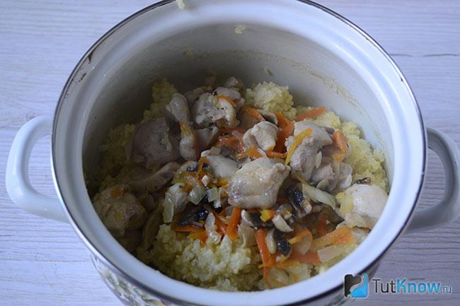 Пшено совмещено с мясом, овощами и грибами