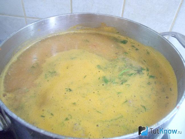 Готовый суп-пюре с кабачками, картофелем и фрикадельками