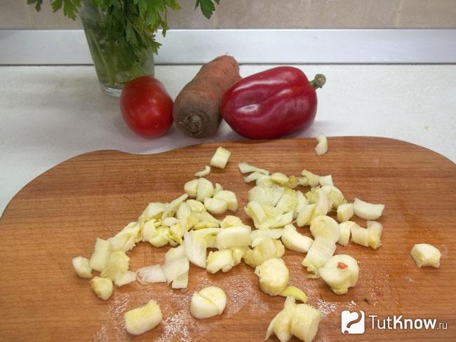 Кабачки очищены и нарезаны дольками