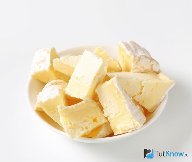 Сыр Шаурс в тарелке