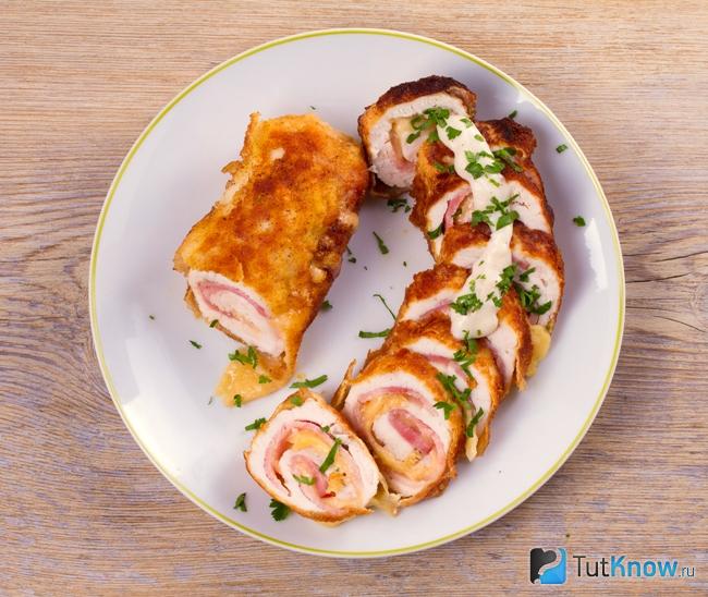 Куриные рулетики в беконе и сыре Банон