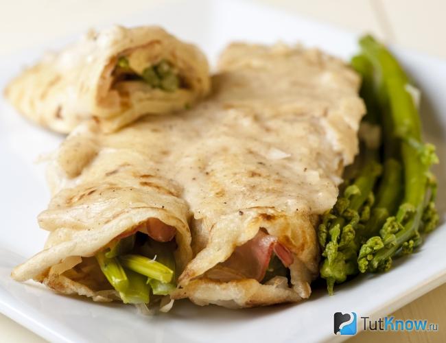 Рулеты с сыром и спаржей