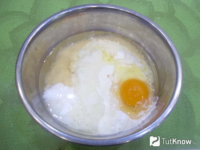 К сухим продуктам добавлено масло и яйца