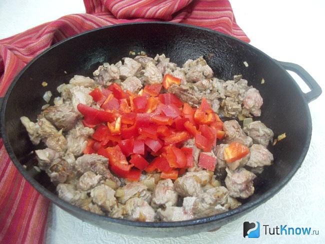 К мясу добавлен сладкий перец