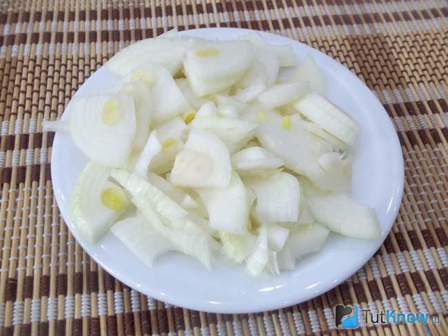Репчатый лук нашинкован