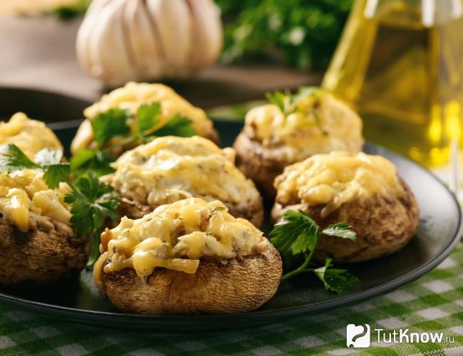 Шампиньоны с сырной начинкой