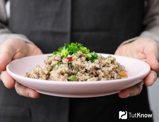 Гречневая каша с зеленью для похудения