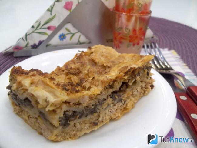 Готовая ленивая лазанья из лаваша с мясом и грибами