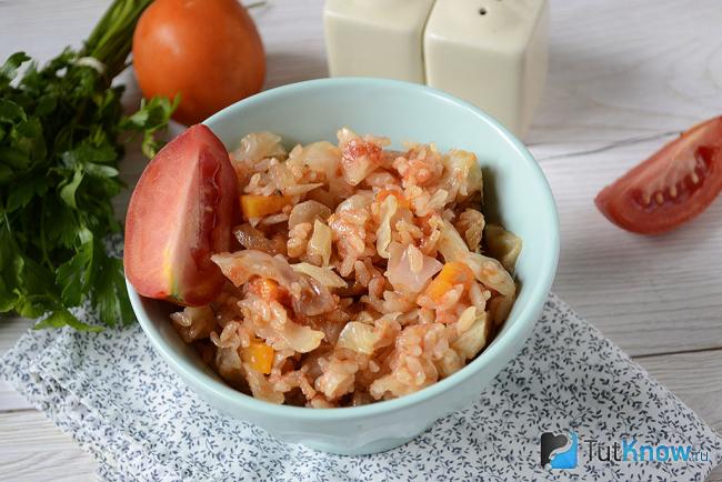 Как выглядит греческое блюдо с капустой и рисом