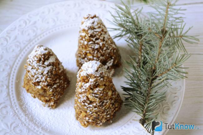 Десерт Еловые шишки крупным планом
