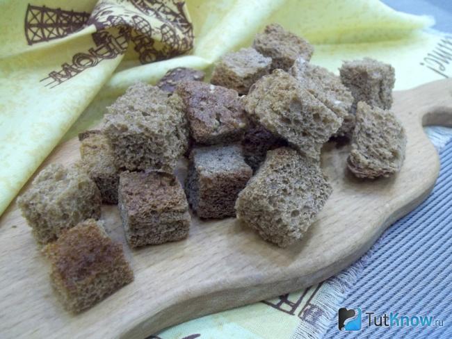 Готовые сухарики имбирные на сковороде
