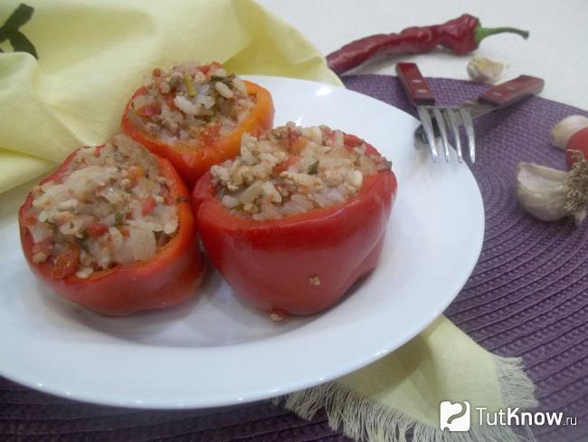 Готовый фаршированный перец по-гречески