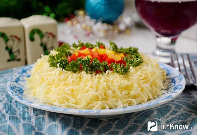 Новогодний салат с курицей "Салют"