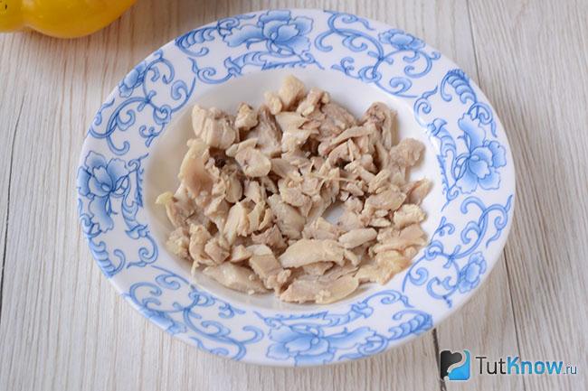 Куриное мясо в тарелке