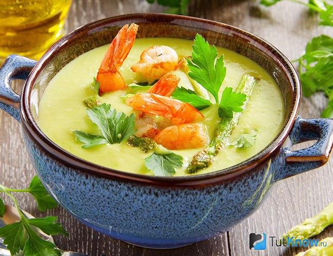 Суп-пюре из кабачков с креветками и сыром Сент-Мор-де-Турен