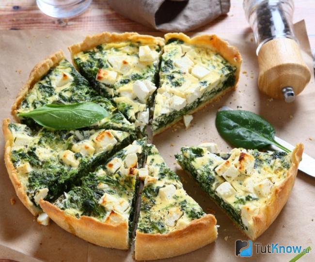 Киш со шпинатом и сыром Конте