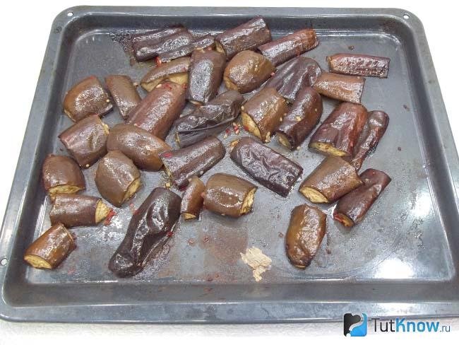 Готовые пряные баклажаны в духовке