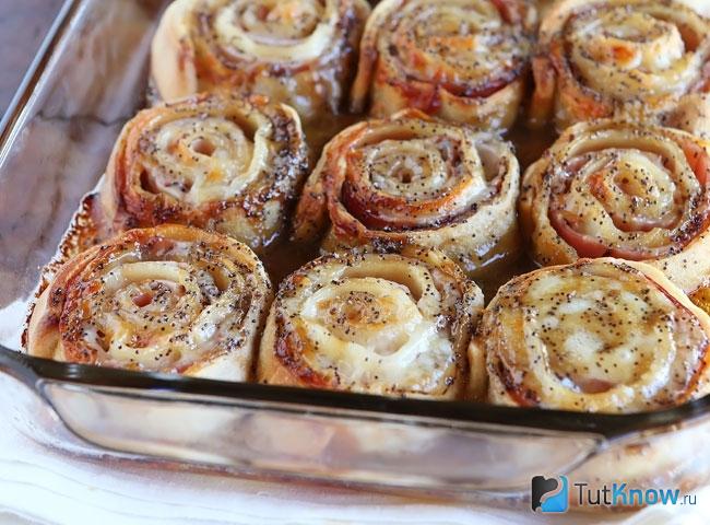 Рулет с ветчиной и сыром Страккино