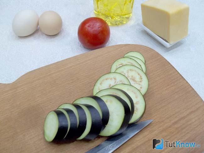 Баклажаны нарезаны кольцами