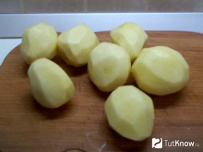 Картофель очищен от шкурки