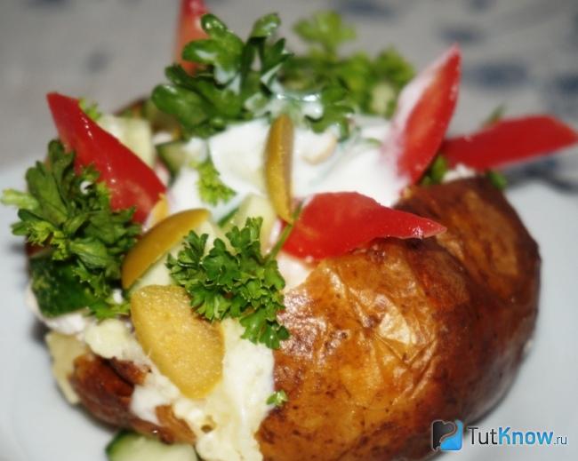 Кумпир с овощной начинкой