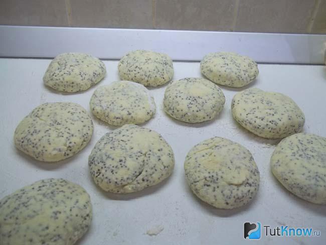 Сформированы круглые сырники