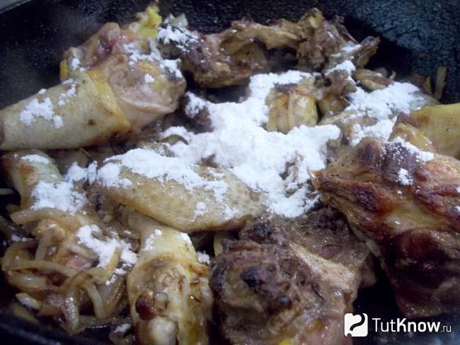 К курице добавлена мука