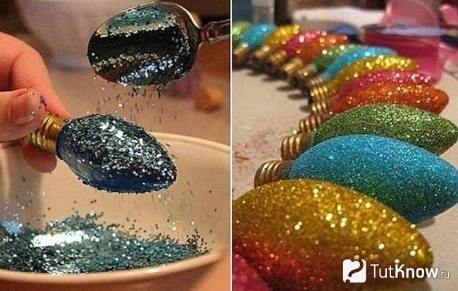 Разноцветные блестящие игрушки