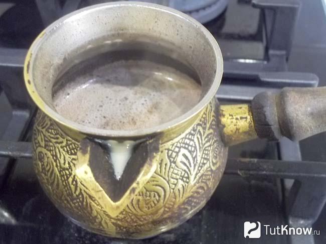 Готовый кофе на молоке в турке без воды