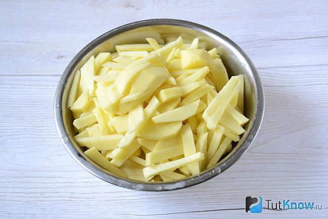 Нарезанная картошка