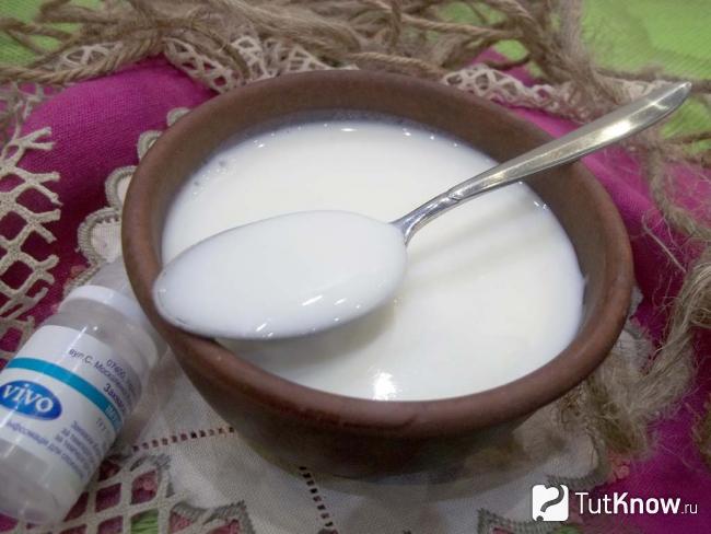 Готовый домашний йогурт в кастрюле