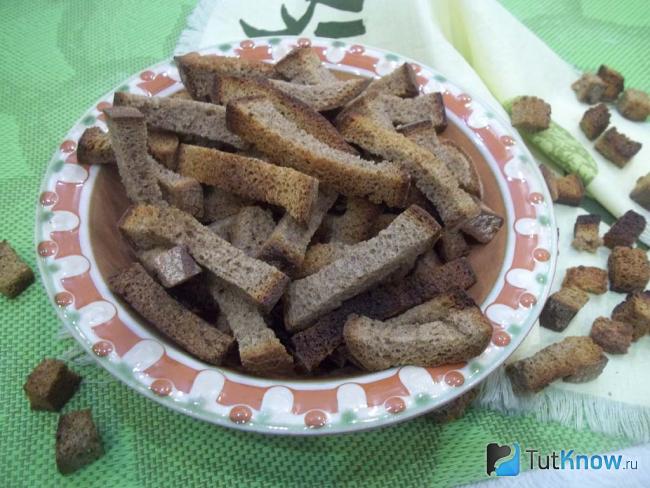 Готовые сухарики для салата из черного хлеба