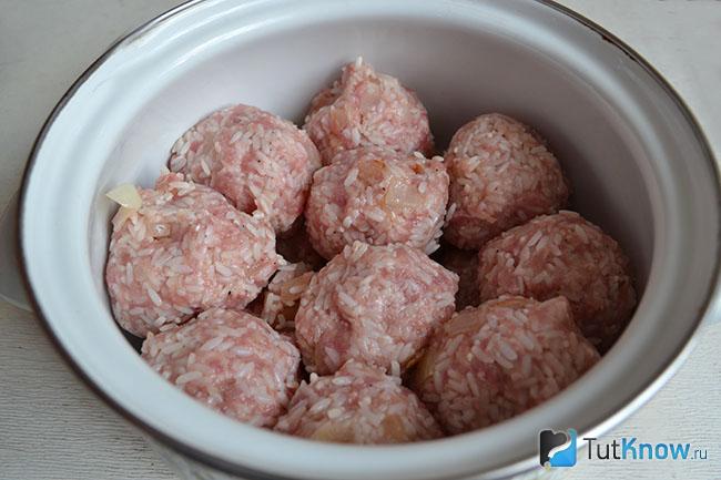 Тефтели в железной мисочке