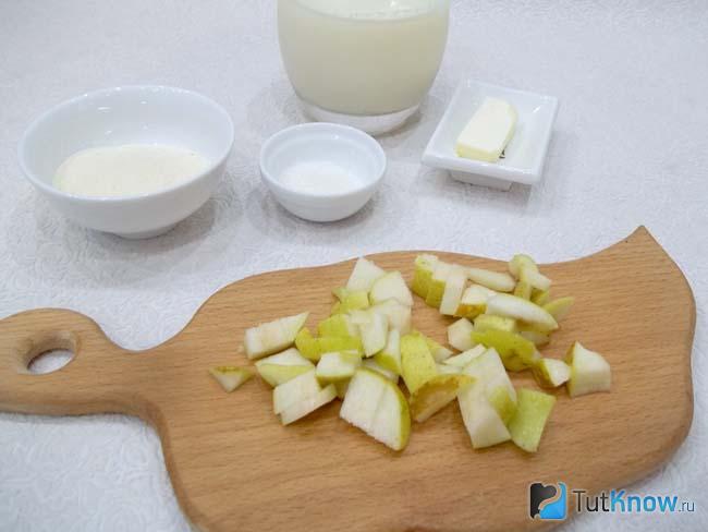 Груши нарезаны кусочками
