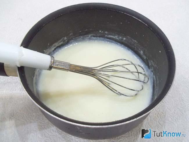 Готовая манная каша с грушами