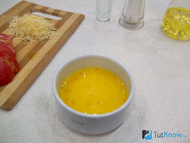 Яичная масса перемешана