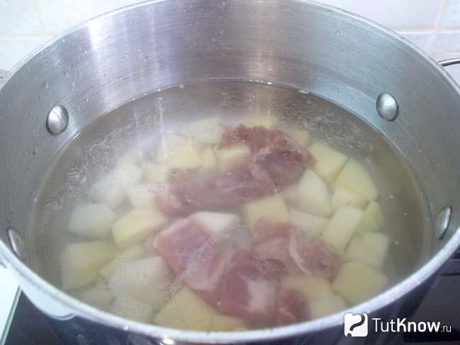 Мясо и картофель отварены