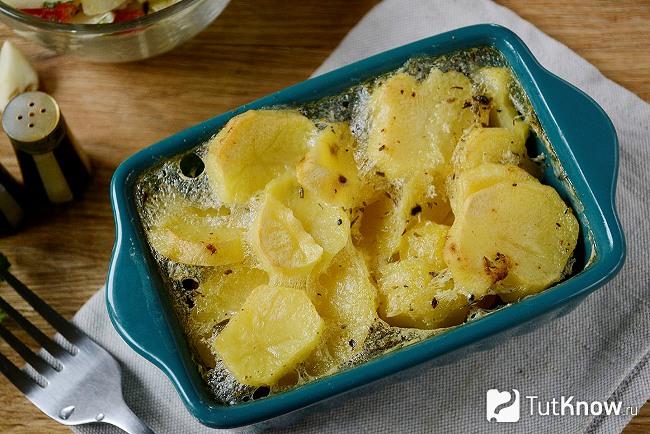 Картошка, запеченная в молоке в духовке
