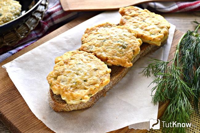 Сочные и аппетитные домашние оладьи из куриной грудки с зеленью