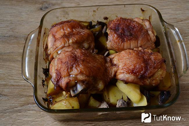 Запеченная курица с картофелем