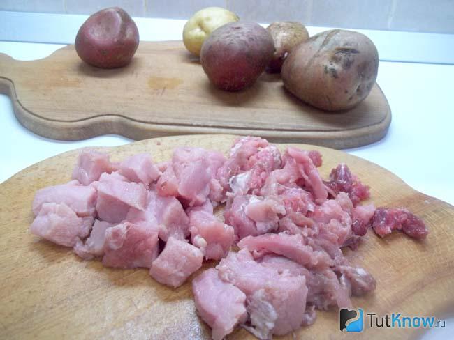 Мясо нарезано кусочками