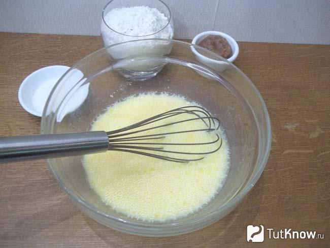 Жидкие продукты перемешаны