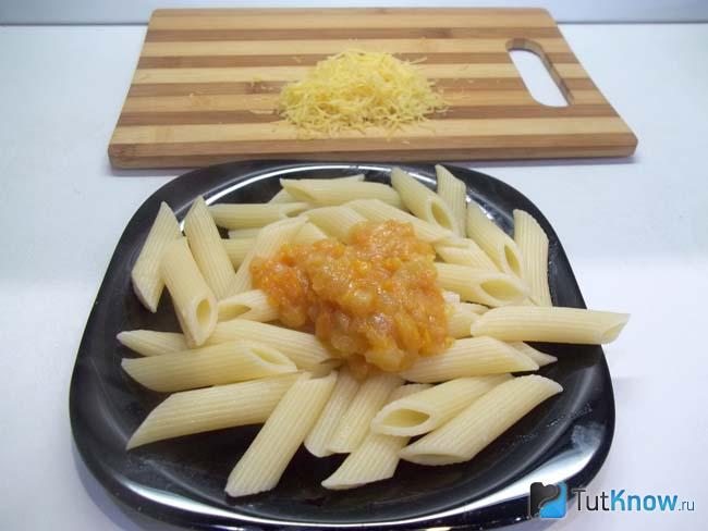 К макаронам добавлена кабачковая икра